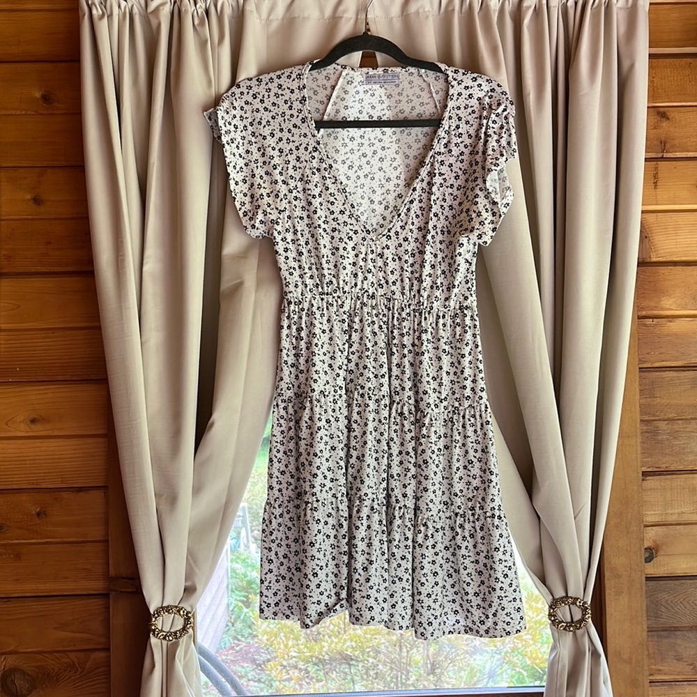 Like New Urban Outfitters V Neck Peplum Dress